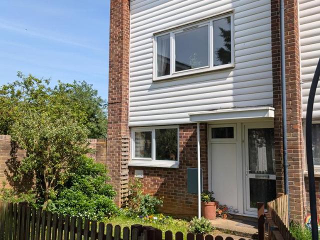 5 bedroom end of terrace house for sale