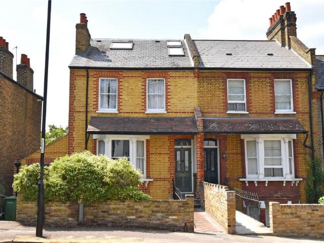 5 bedroom end of terrace house for sale