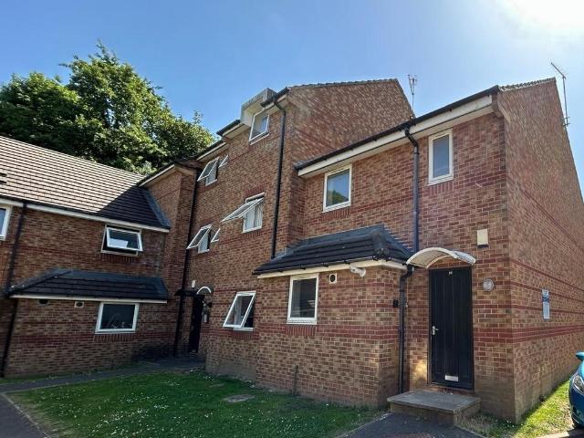 5 bedroom end of terrace house for sale