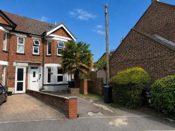 5 bedroom end of terrace house for sale