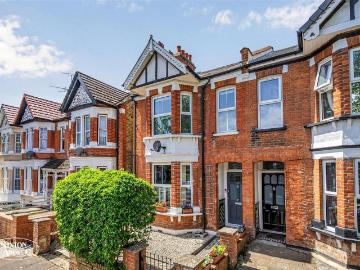 5 bedroom end of terrace house for sale