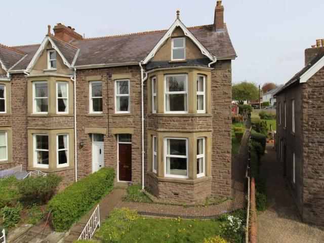 5 bedroom end of terrace house for sale