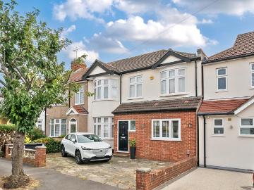 5 bedroom end of terrace house for sale