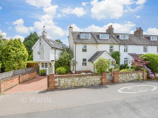 5 bedroom end of terrace house for sale