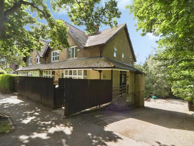 5 bedroom end of terrace house for sale