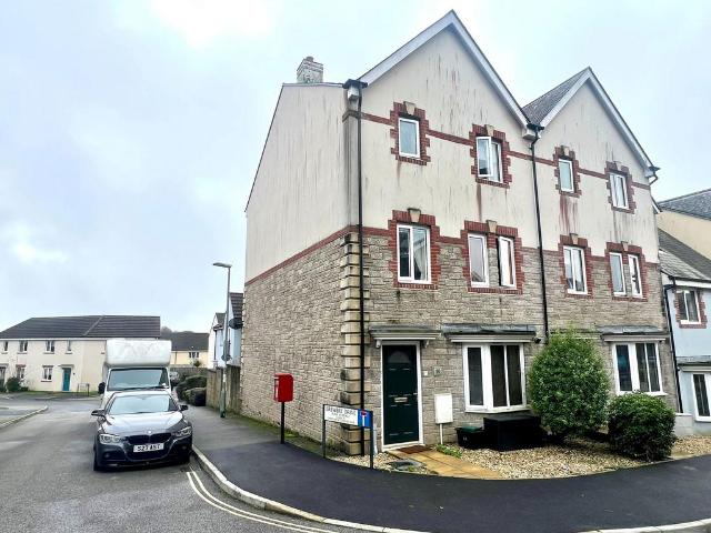 5 bedroom end of terrace house for sale