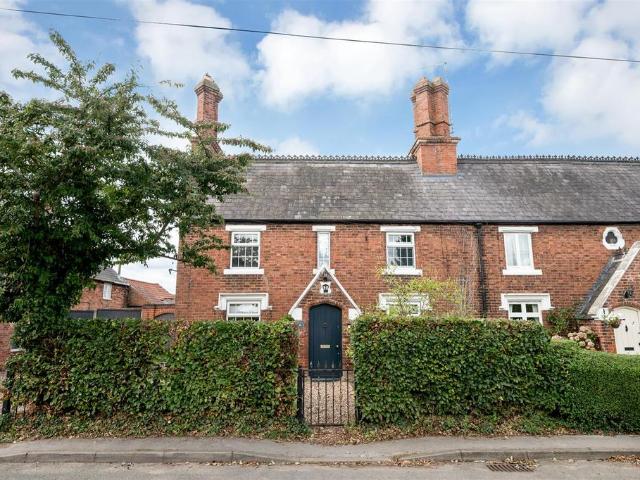 5 bedroom end of terrace house for sale