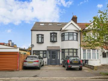 5 bedroom end of terrace house for sale
