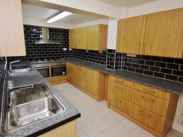 5 bedroom End of terrace house To Let