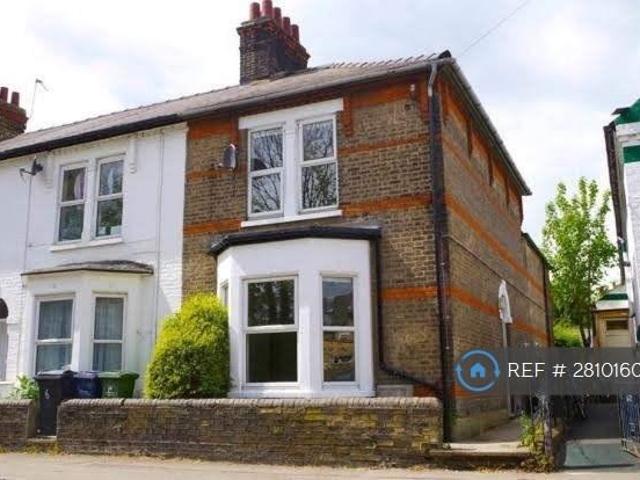 5 bedroom end of terrace house to rent