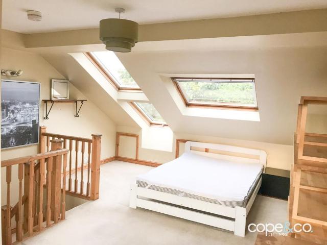 5 bedroom end of terrace house to rent