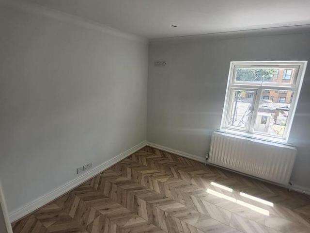 5 bedroom end of terrace house to rent