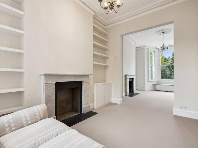5 bedroom end of terrace house to rent