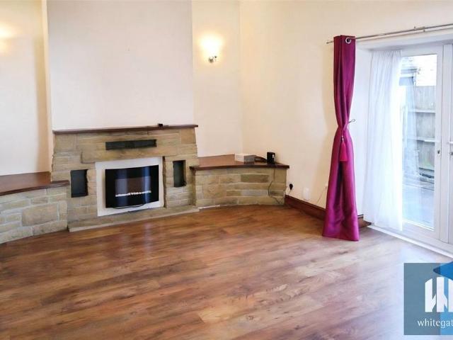 5 bedroom end of terrace house to rent