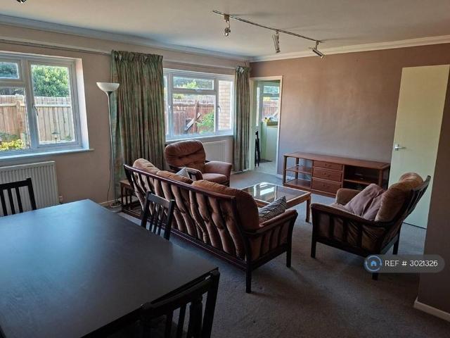 5 bedroom end of terrace house to rent