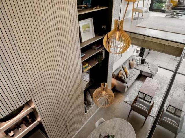 5 bedroom end of terrace house to rent