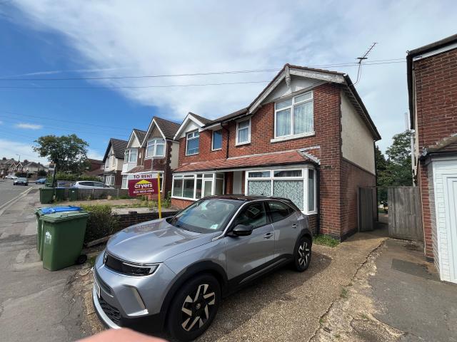 5 bedroom end of terrace house to rent
