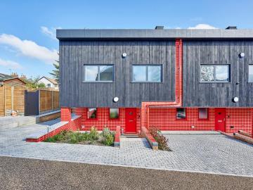 5 bedroom end of terrace house to rent