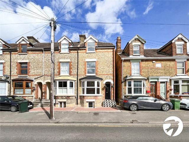 5 bedroom end of terrace house to rent