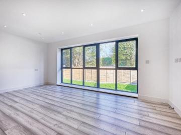 5 bedroom end of terrace house to rent