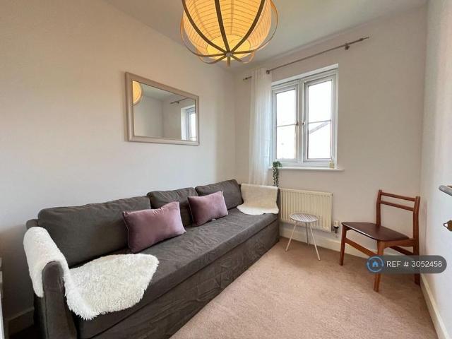 5 bedroom end of terrace house to rent