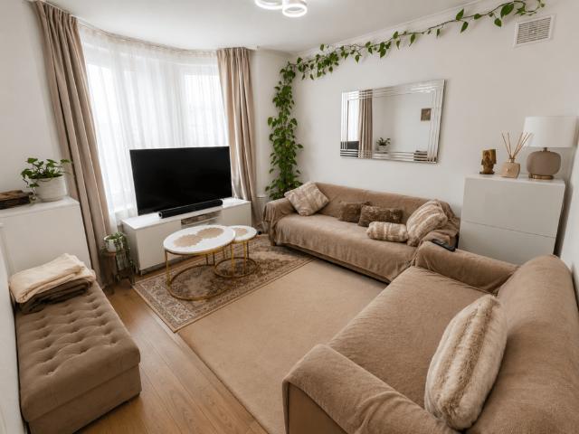 5 bedroom end of terrace house to rent