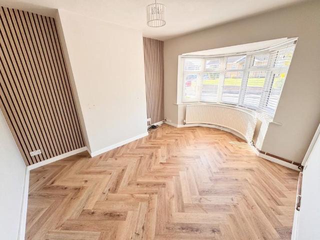 5 bedroom end of terrace house to rent