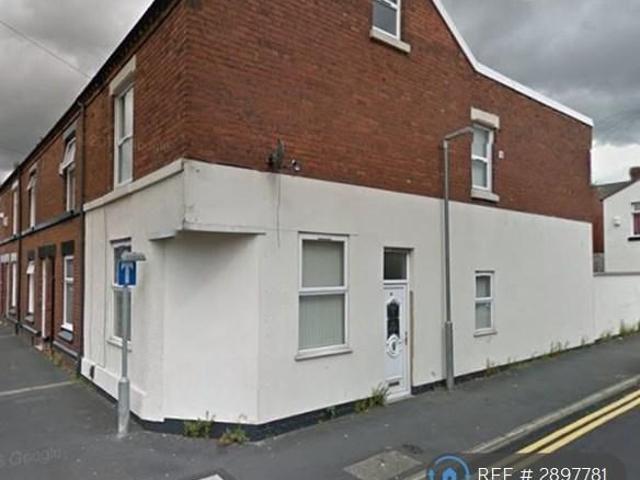 5 bedroom end of terrace house to rent