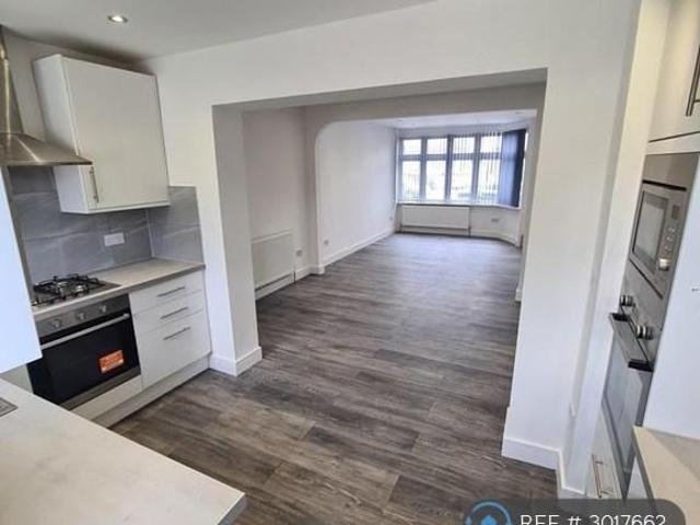 5 bedroom end of terrace house to rent