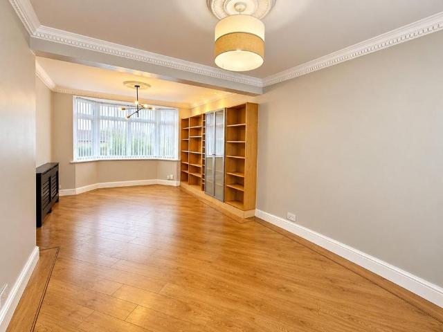 5 bedroom end of terrace house to rent