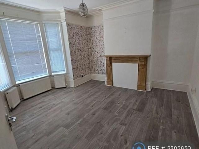 5 bedroom end of terrace house to rent