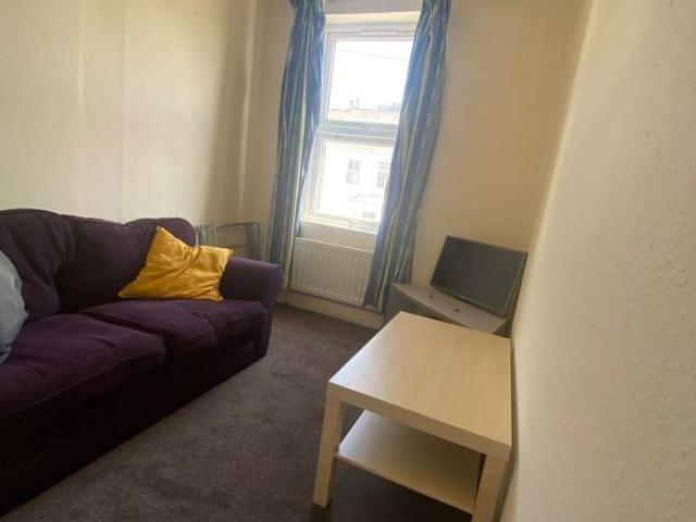 5 bedroom end of terrace house to rent