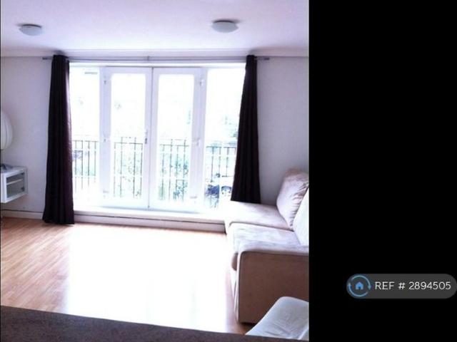 5 bedroom end of terrace house to rent