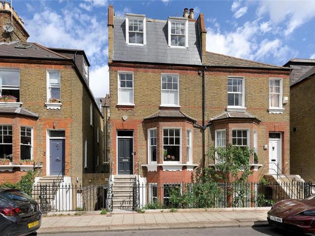 5 bedroom end of terrace house to rent