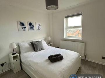 5 bedroom end of terrace house to rent