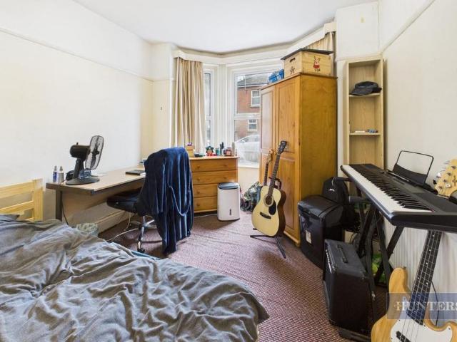 3 bedroom end of terrace house to rent