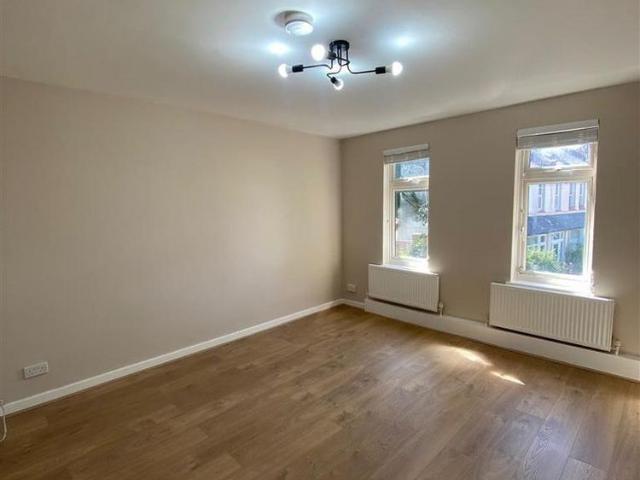 4 bedroom end of terrace house to rent