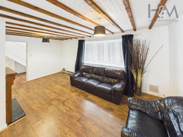 5 bedroom end of terrace house to rent