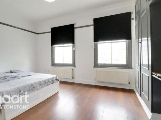 5 bedroom end of terrace house to rent