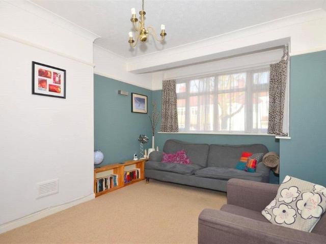 5 bedroom end of terrace house to rent