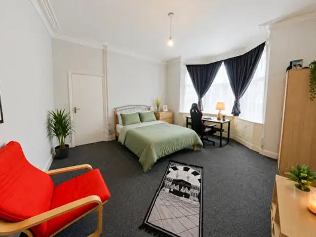 5 Bedroom End Of Terrace House To Rent In Beeston Road, Nottingham, Nottinghamshire, NG7