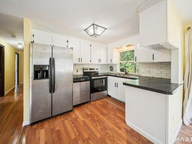 5 bedroom, Enfield CT 06082 105292635