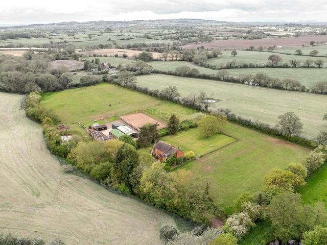 5 bedroom equestrian facility for sale