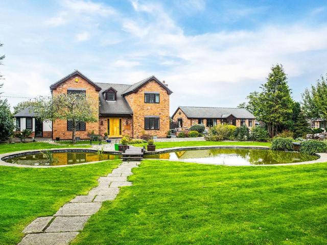 5 bedroom equestrian facility for sale