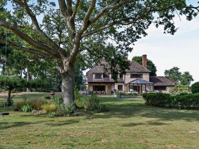5 bedroom equestrian facility for sale