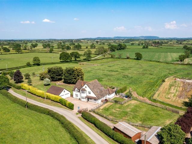 5 bedroom equestrian facility for sale