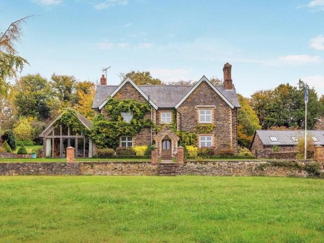 5 bedroom equestrian facility for sale