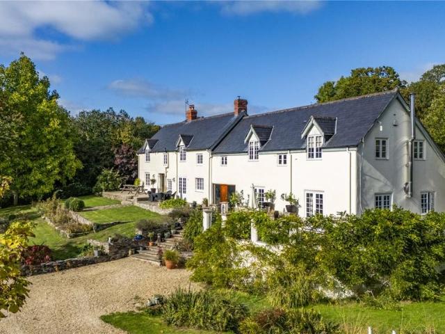 5 bedroom equestrian facility for sale