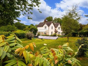 5 bedroom equestrian facility for sale