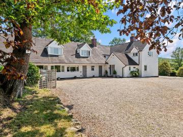 5 bedroom equestrian facility for sale